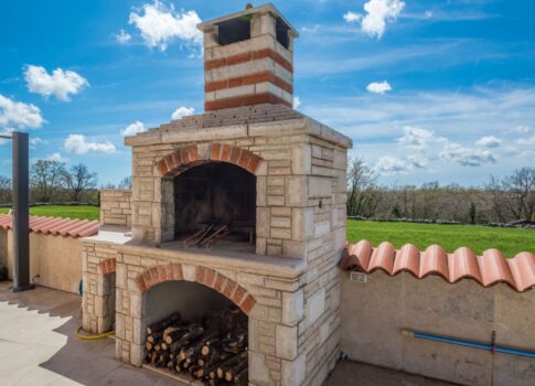 ISZTRIA, MARČANA - Szép nyaraló villa medencével!