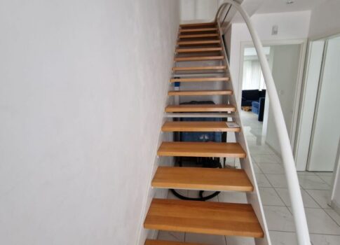 ISZTRIA, ROVINJ - Apartmanház a város lakóövezetében