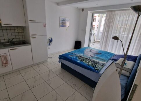 ISZTRIA, ROVINJ - Apartmanház a város lakóövezetében