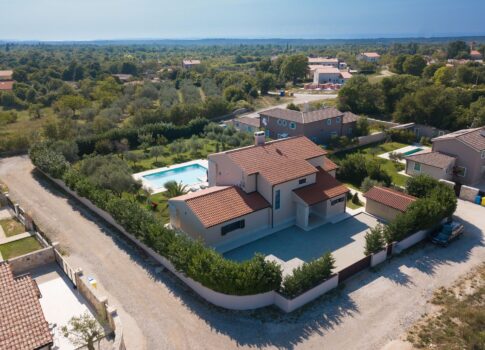 ISZTRIA, SVETVINČENAT - Gyönyörű villa egy tágas kertben