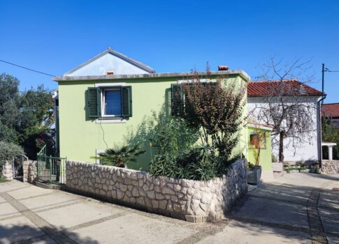 CRES SZIGET, VALUN – Ház két apartmannal a tenger közelében – ideális lakhatásra és/vagy turizmusra!