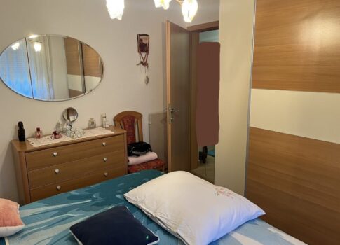 ISZTRIA, VALBANDON - 48 m2-es apartman a földszinten garázzsal és kerttel