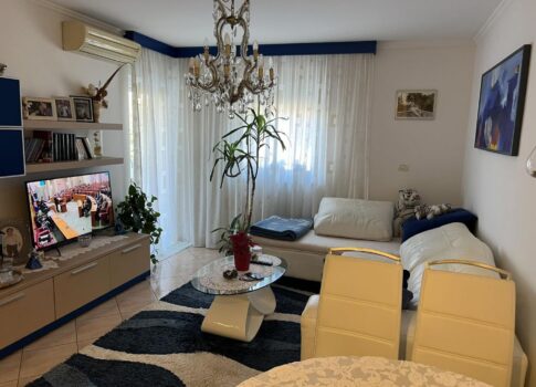 ISZTRIA, VALBANDON - 48 m2-es apartman a földszinten garázzsal és kerttel