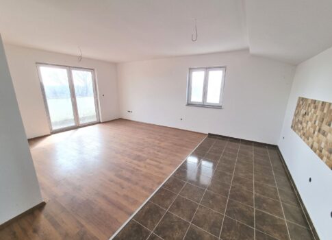 ISZTRIA, MARČANA - Ház garázzsal a faluban, befejezetlen