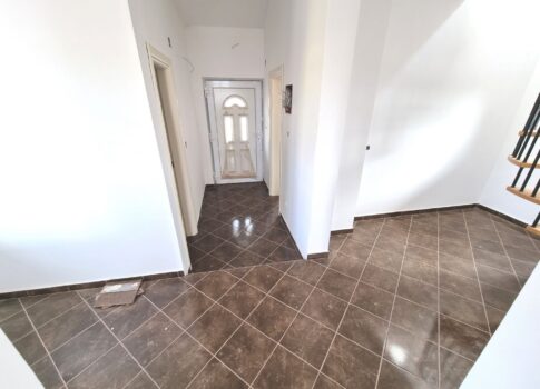 ISZTRIA, MARČANA - Ház garázzsal a faluban, befejezetlen