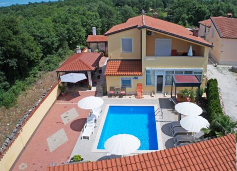 ISZTRIA, POREČ - Apartmanház medencével