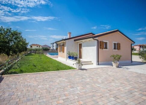 ISZTRIA, POREČ - Minőségi és meleg családi ház Poreč közelében