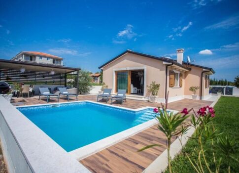 ISZTRIA, POREČ - Minőségi és meleg családi ház Poreč közelében