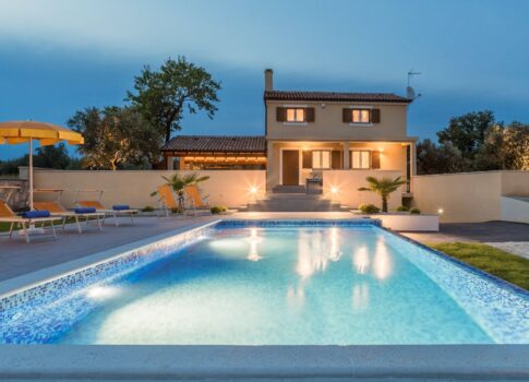 ISZTRIA, FAŽANA - Egy gyönyörű félreeső villa, panorámás kilátással a tengerre!