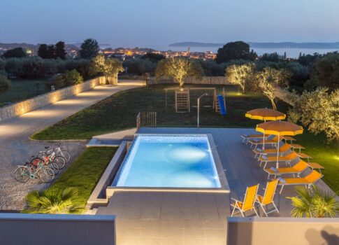 ISZTRIA, FAŽANA - Egy gyönyörű félreeső villa, panorámás kilátással a tengerre!