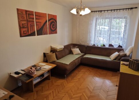 CRIKVENICA - Háromszobás apartman nagyszerű helyen, 250 méterre a tengertől!