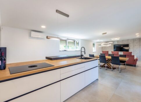 KRK SZIGET, MALINSKA - Luxus penthouse medencével és panorámás kilátással a tengerre