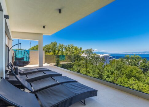 KRK SZIGET, MALINSKA - Luxus penthouse medencével és panorámás kilátással a tengerre