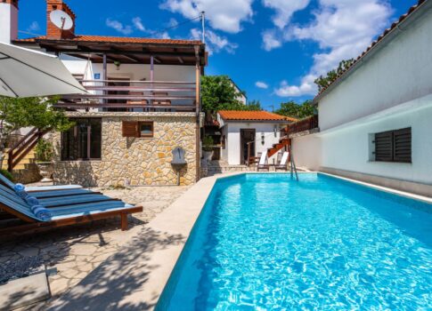 KRK SZIGET, VRBNIK (környéke) - Ház úszómedencével és jakuzzival