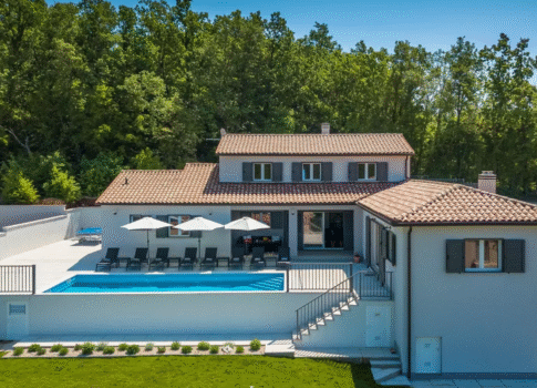 ISZTRIA, LABIN - Villa medencével a város közelében