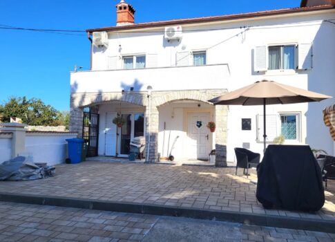 ISZTRIA, MARČANA - Felújított kőház medencével