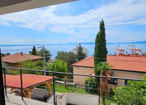 RIJEKA, KRIMEA - 2 tengerre néző családi ház + 2 melléképület + kert! LEHETŐSÉG!