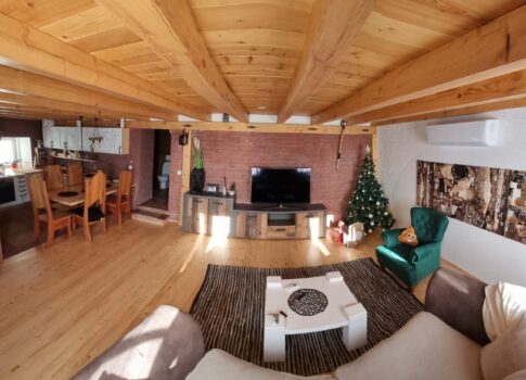 RIJEKA, KRIMEA - tengerre néző családi ház + kert! LEHETŐSÉG!