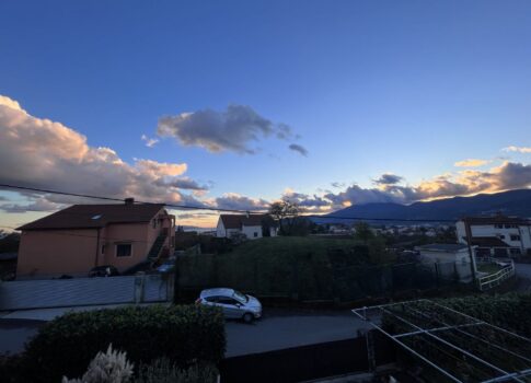 RIJEKA, SRDOČI, KÖZPONT - családi ház 3 lakással + melléképület + kert! LEHETŐSÉG! SÜRGŐSEN!