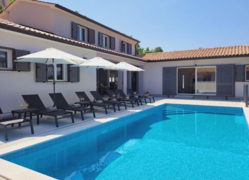 ISZTRIA, LABIN - Villa medencével a város közelében