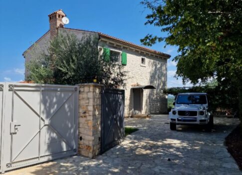 ISZTRIA, POREČ - Gyönyörű kőház tengerre néző kilátással