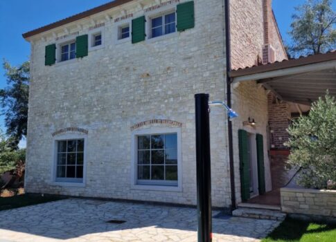 ISZTRIA, POREČ - Gyönyörű kőház tengerre néző kilátással