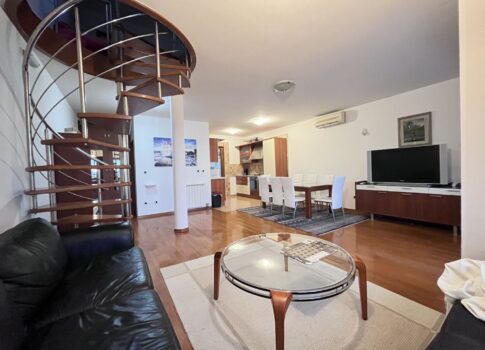 OPATIJA, IČIĆI - LEHETŐSÉG! - kétszintes apartman garázzsal, három loggiával és kilátással a tengerre