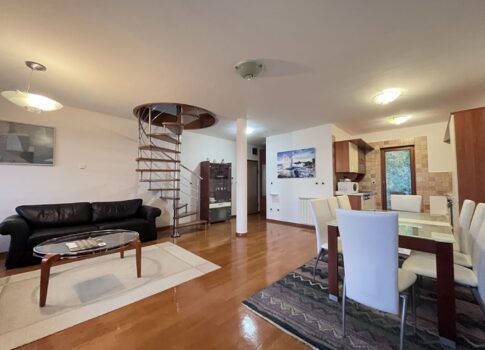 OPATIJA, IČIĆI - LEHETŐSÉG! - kétszintes apartman garázzsal, három loggiával és kilátással a tengerre