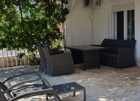 NOVI VINODOLSKI - csendes környéken található ház 5 apartmannal