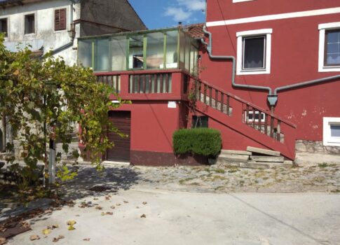 OPATIJA, MATULJI, JURDANI - ház garázzsal és 863 m2-es kerttel!!! LEHETŐSÉG!!!