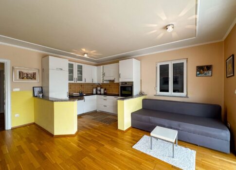 OPATIJA, OPRIĆ - Modern ingatlan a béke oázisában, öt lakóegységgel és kerttel a tenger közelében