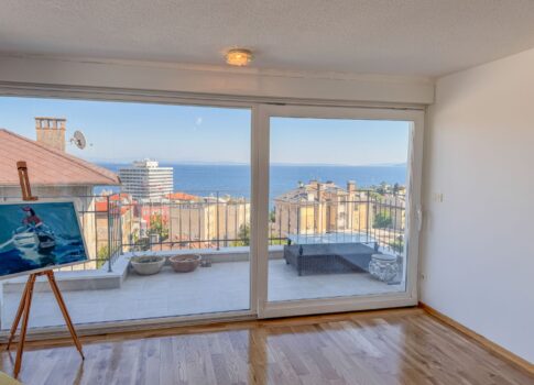OPATIJA, KÖZPONT - nagy apartman egy osztrák-magyar villában parkolóval és terasszal