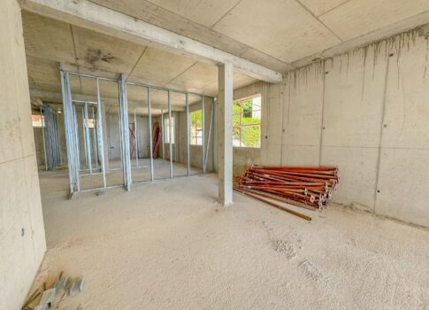 OPATIJA, KÖZPONT - exkluzív apartman előkelő helyen Abbázia központja felett, garázzsal és panorámás kilátással a tengerre