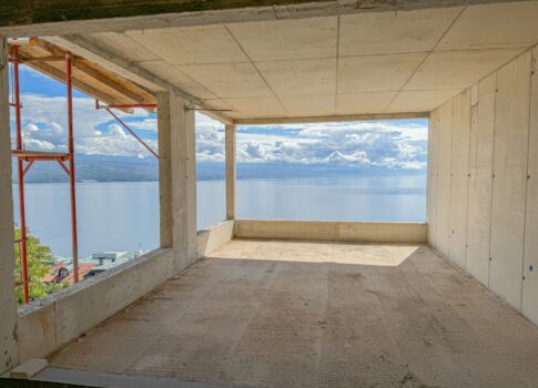 OPATIJA, KÖZPONT - exkluzív apartman előkelő helyen Abbázia központja felett, garázzsal és panorámás kilátással a tengerre