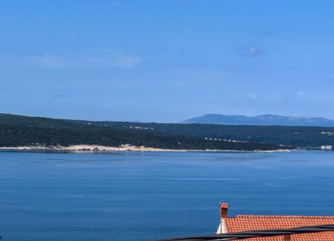 CRIKVENICA - Két részre osztott apartman gyönyörű tengerre néző kilátással. GARÁZS!