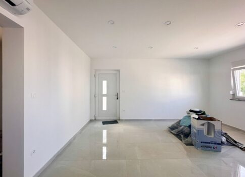 CRIKVENICA - Apartman a földszinten kerttel, 2 hálószobával + fürdőszobával, közel a tengerhez