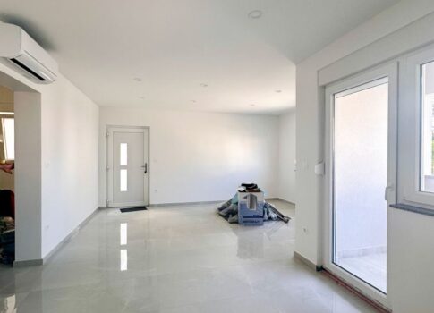 CRIKVENICA - Apartman a földszinten kerttel, 2 hálószobával + fürdőszobával, közel a tengerhez