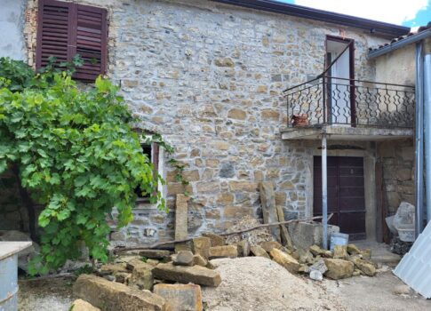 ISZTRIA, BUZET - Kőház felújítási fázisban