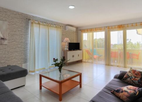 ISZTRIA, MEDULIN - Apartmanház a strandok közelében