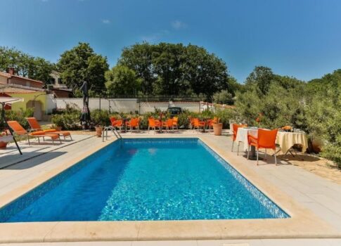 ISZTRIA, MEDULIN - Apartmanház a strandok közelében