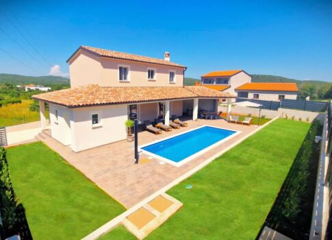 ISZTRIA, ROVINJ - Új építésű többszintes ház medencével Rovinj közelében