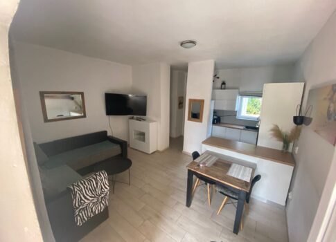 OPATIJA, IKA - földszinti apartman medencére és tengerre néző kilátással! LEHETŐSÉG!