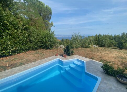 OPATIJA, IKA - földszinti apartman medencére és tengerre néző kilátással! LEHETŐSÉG!