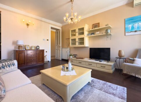 RIJEKA, KÖZPONT - lakás, 2 hálószoba + fürdőszoba, DÍSZÍTETT ÉS BÚTOROZOTT!!!