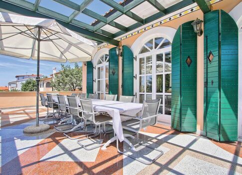 ISZTRIA, POREČ - Rangos villa ritkán elérhető helyen!