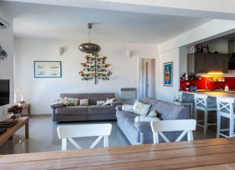 ISZTRIA, BANJOLE - Gyönyörű családi apartman terasszal és garázzsal a tenger mellett!