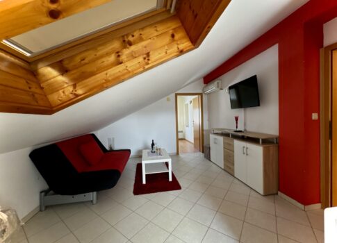 A KRK SZIGET, MALINSKA - szép apartman tengerre néző kilátással