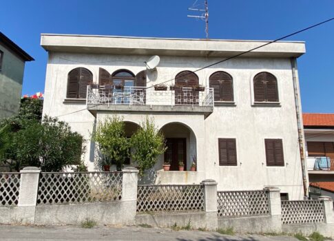 RIJEKA, KÖZPONT - különálló régi egyedi villa remek helyen! LEHETŐSÉG!