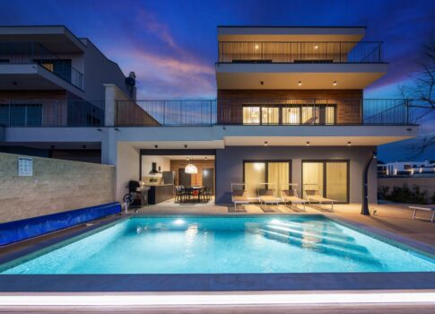 ISZTRIA, BANJOLE - Kortárs ikerház a tenger mellett!