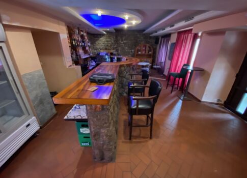 OPATIJA, MATULJI, JUŠIĆI - ház 2 lakással és 2 üzlethelyiséggel + kerttel! LEHETŐSÉG!